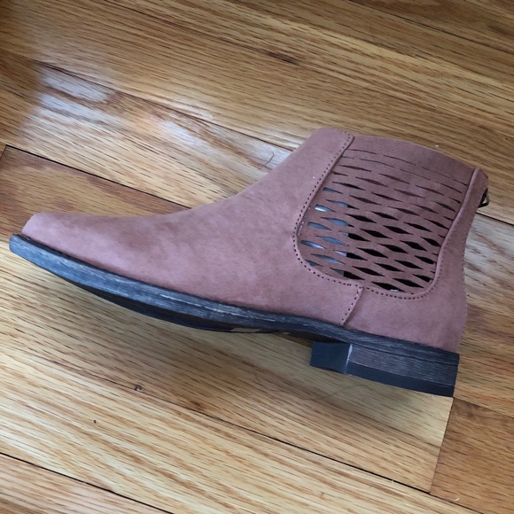 π€ Faux Suede Cutout Accent Ankle Boots π€ - Picture 9 of 14